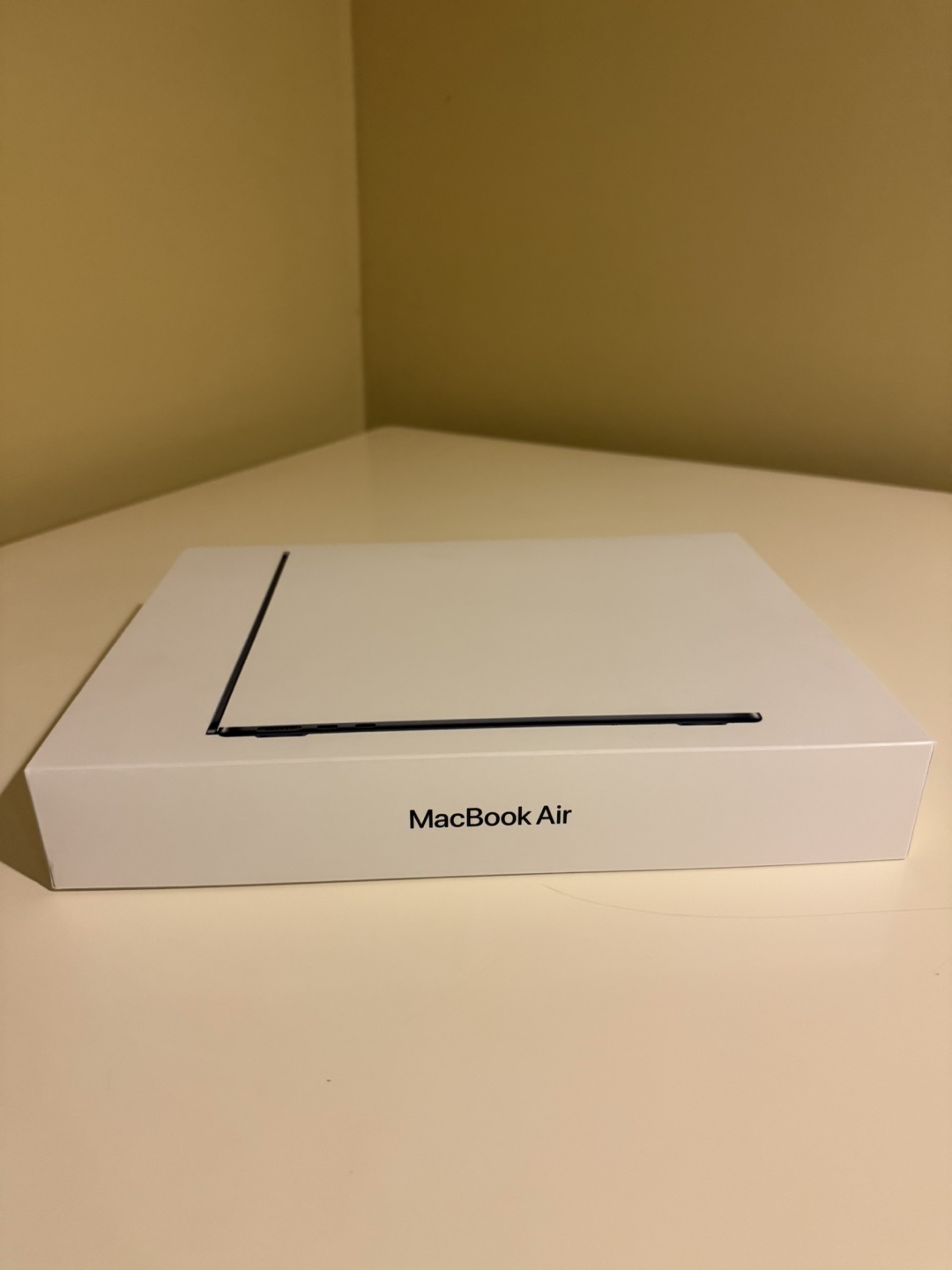 MacBook Air 13-inch Laptop - Midnight 256GB