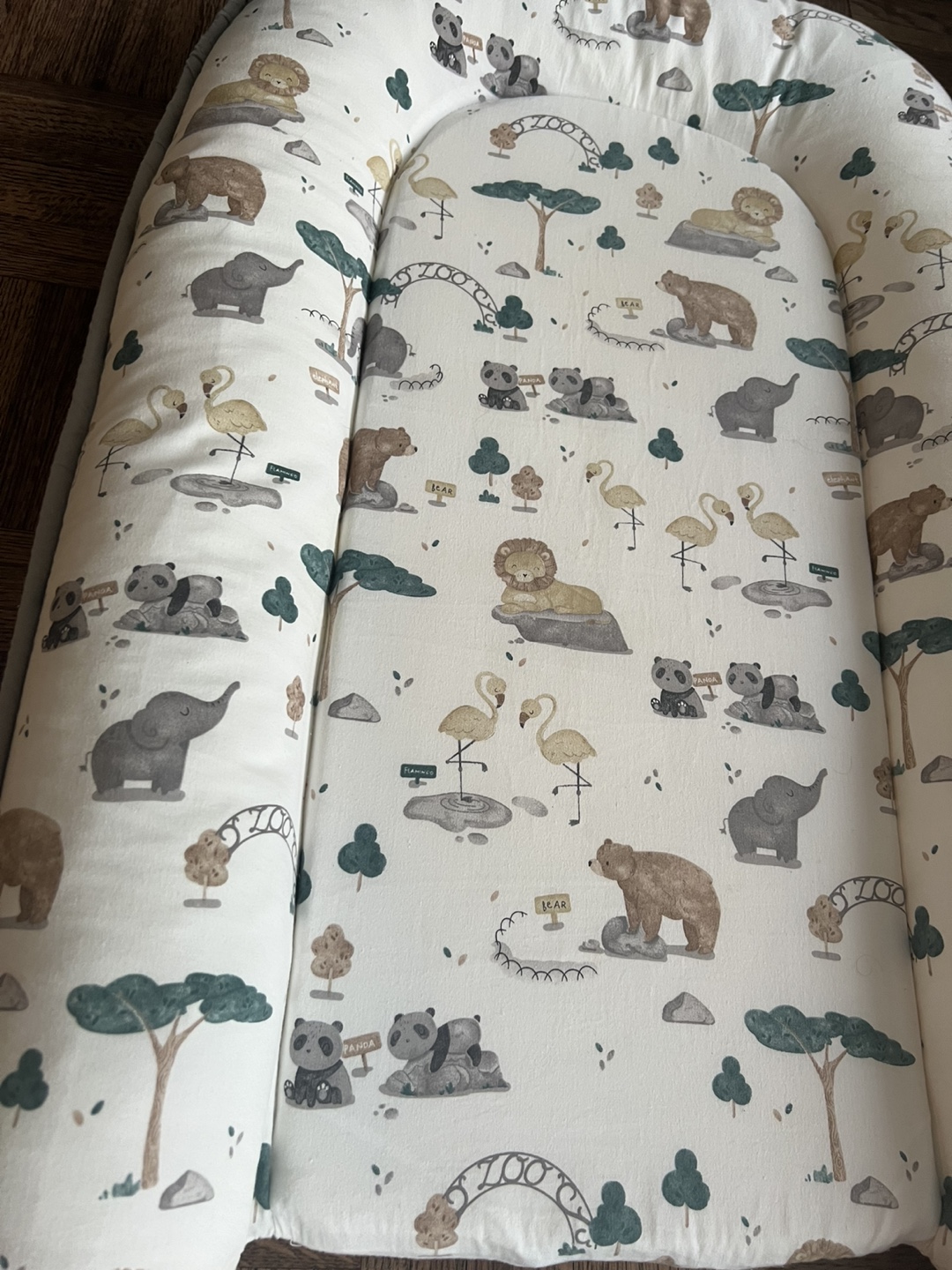 Baby Nest with Safari Animals Print and pillow - photo 4