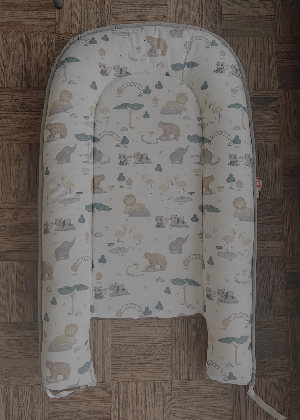 Baby Nest with Safari Animals Print and pillow - photo 3