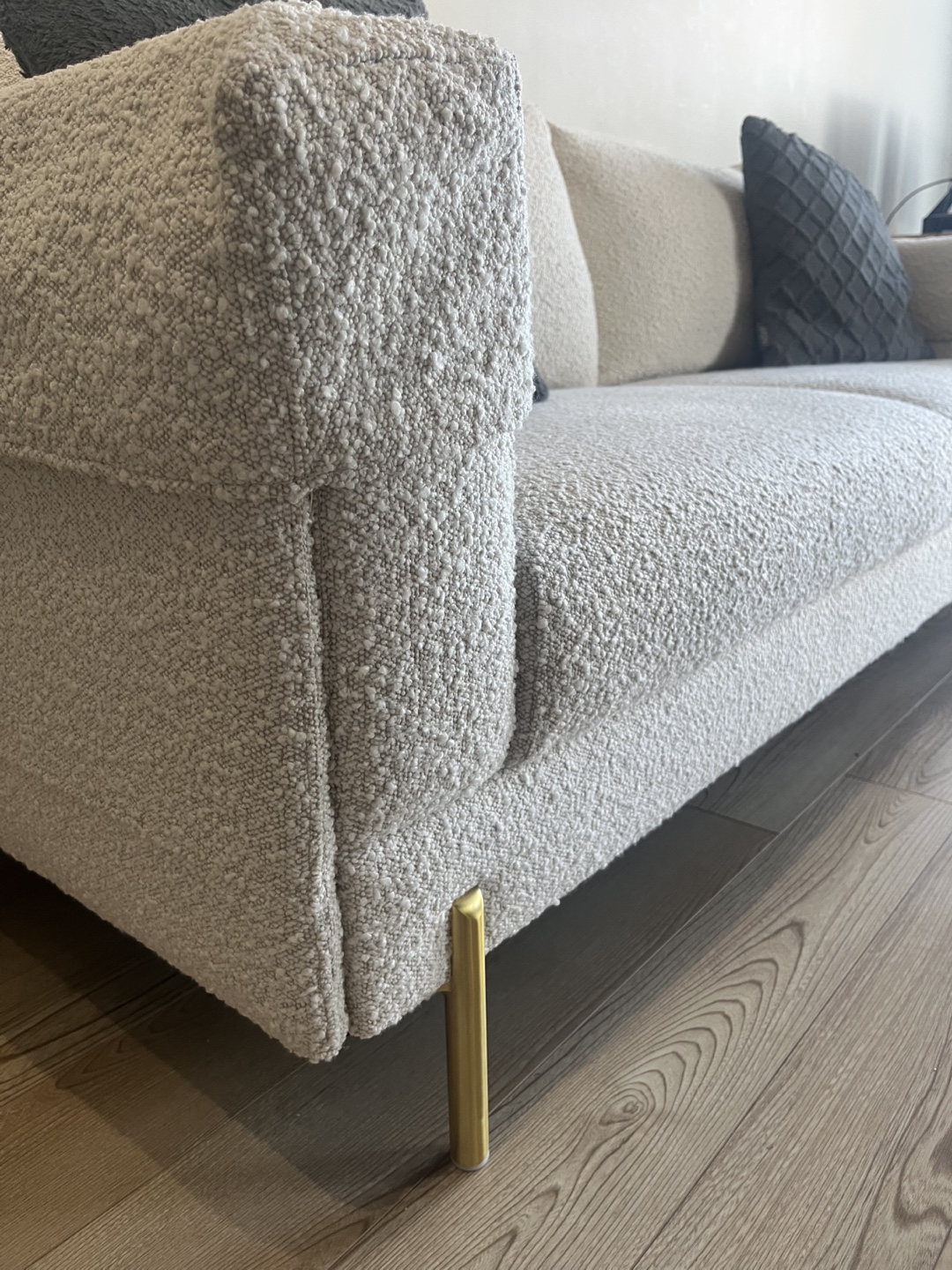 Cream-coloured Loveseat/sofa with Gold Legs - photo 3