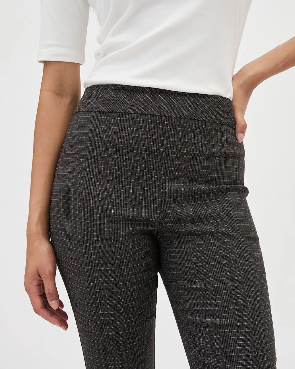 Rw&Co new medium High-Rise Long Slim-Leg City Legging Pant image indicator(4)