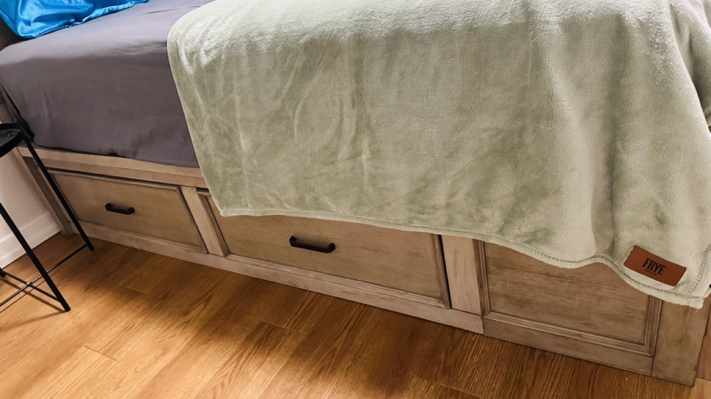 Queen size storage Bed - photo 4