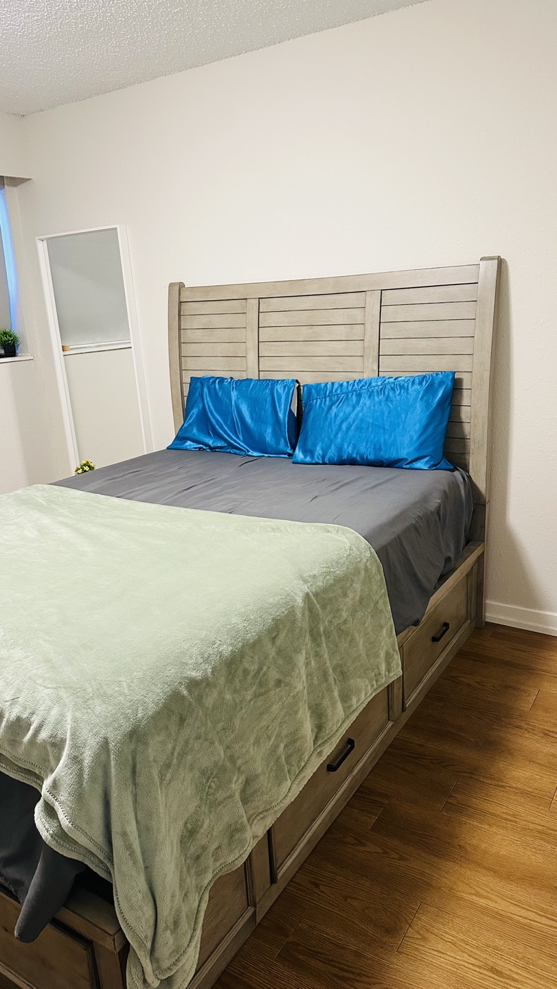 Queen size storage Bed - photo 3