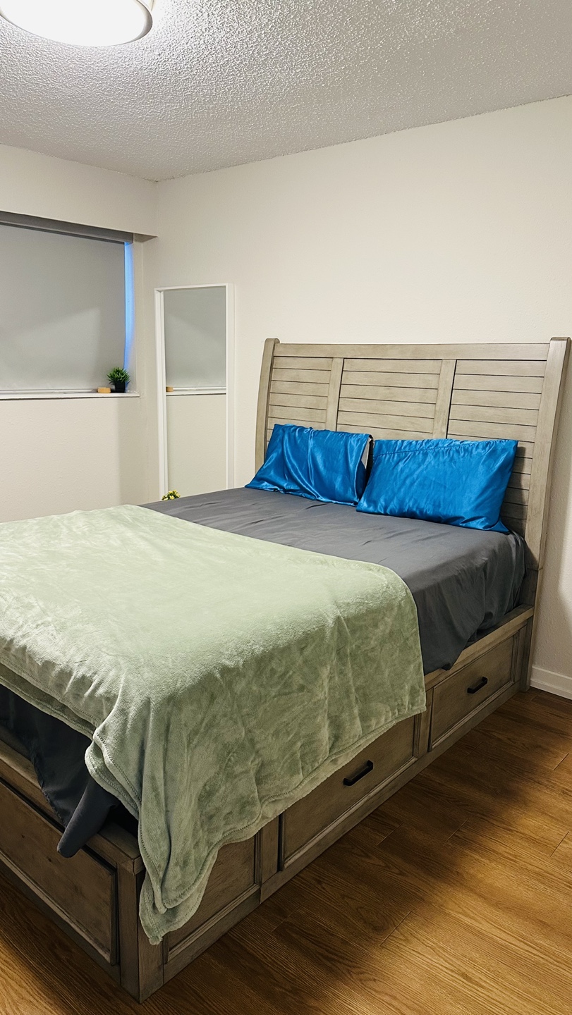Queen size storage Bed - photo 2