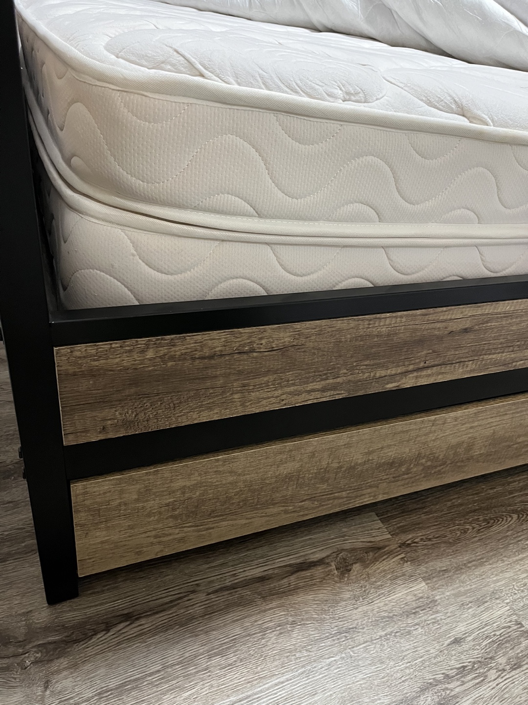 Queen bed and Mattress - photo 5