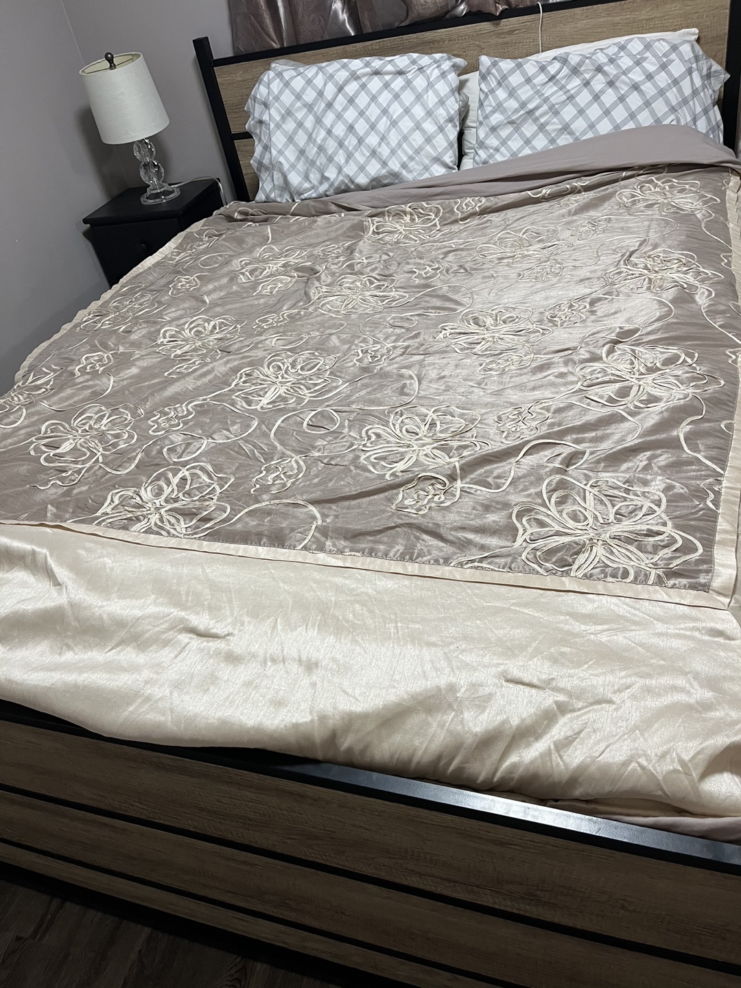 Queen bed and Mattress - photo 2