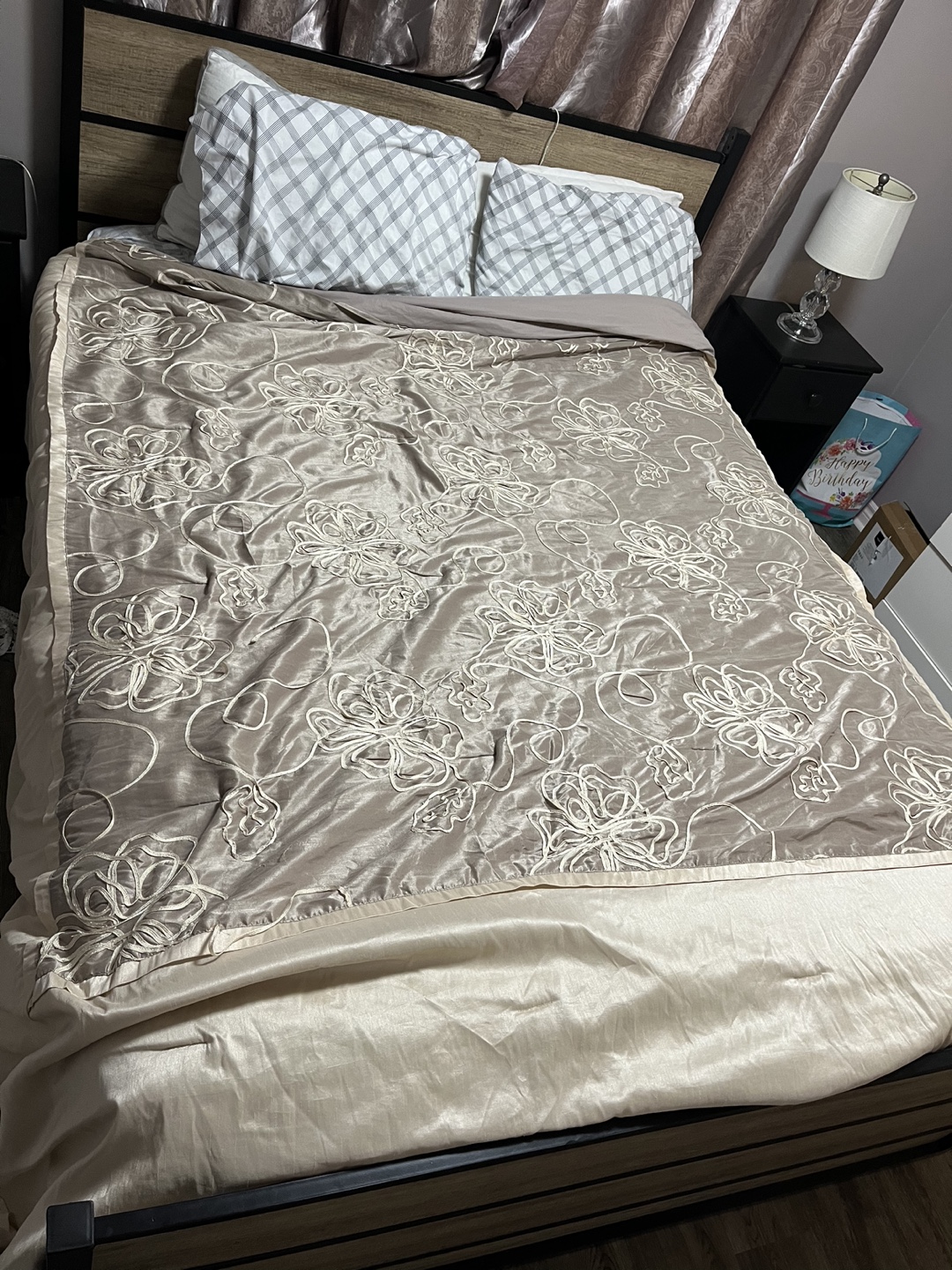 Queen bed and Mattress - photo 3
