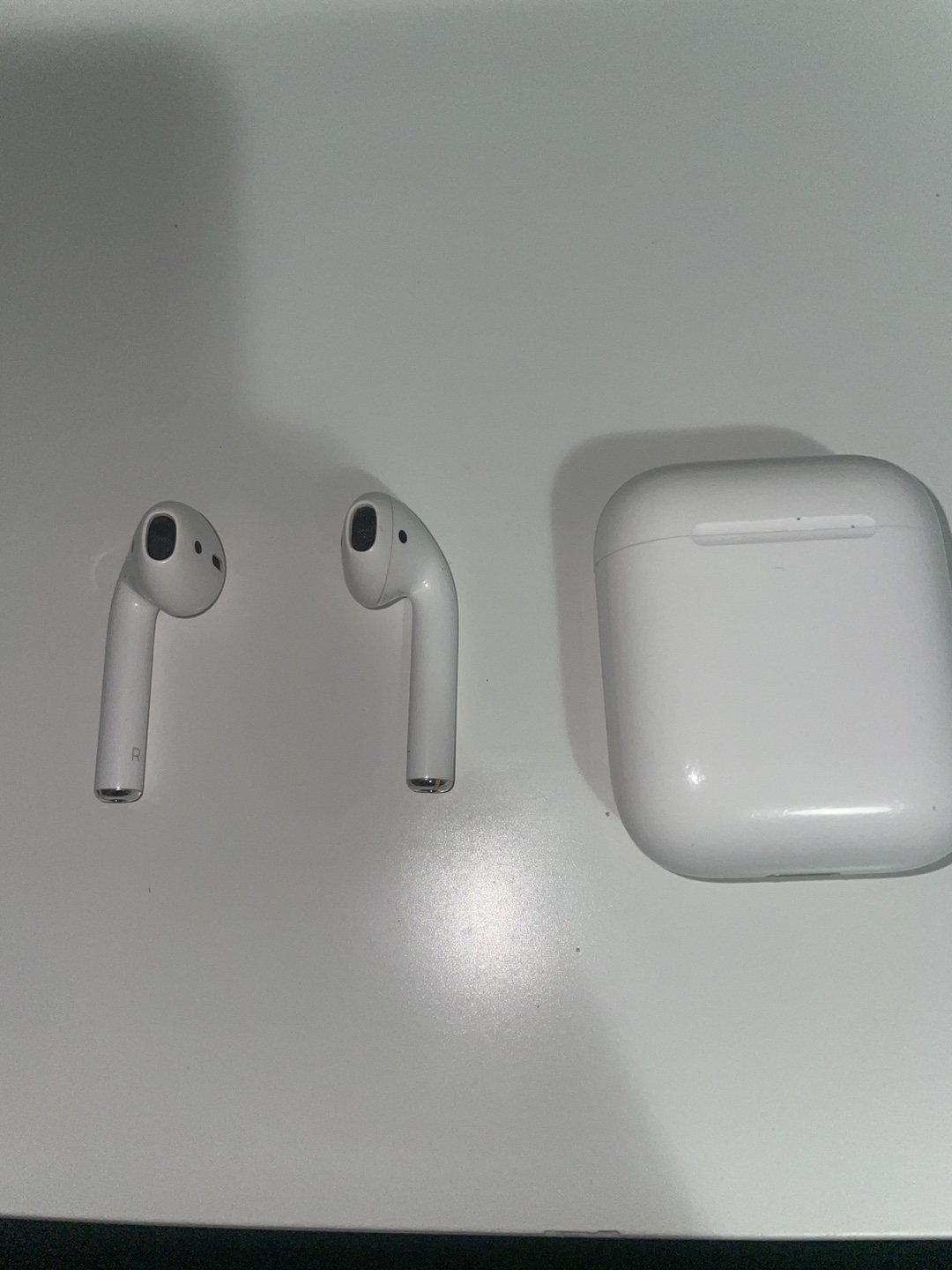 Apple AirPods with Charging Case - photo 3