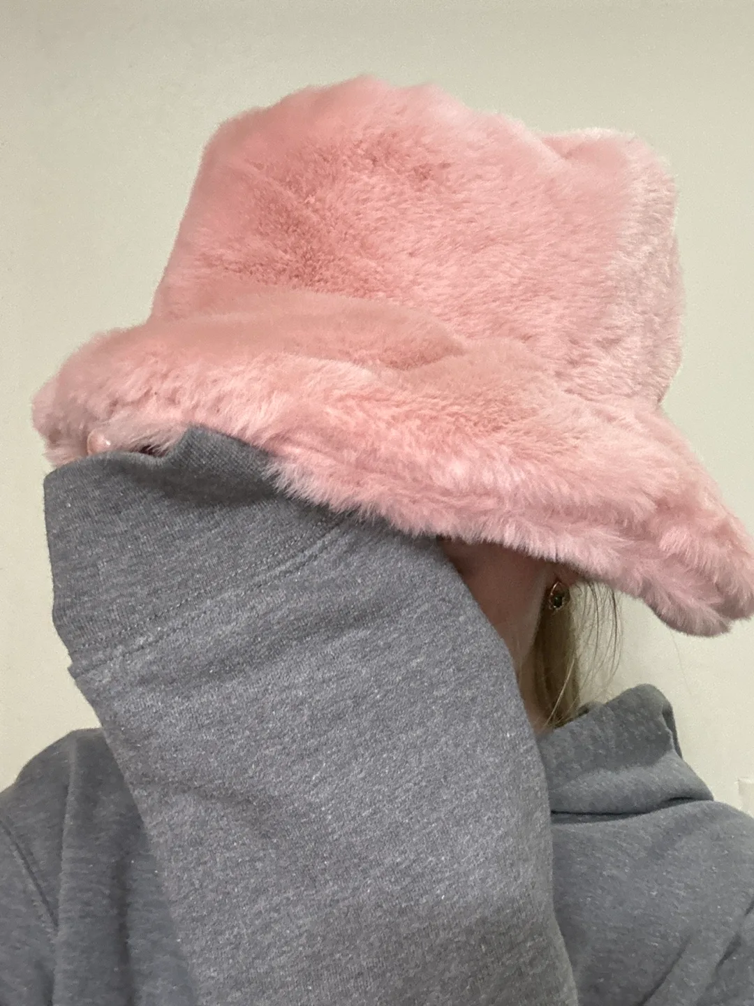 Pink Faux Fur Bucket Hat image indicator(3)