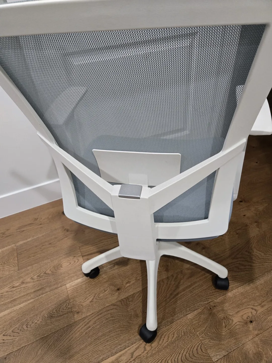🥕Light blue Mesh Office Chair with White Frame image indicator(2)