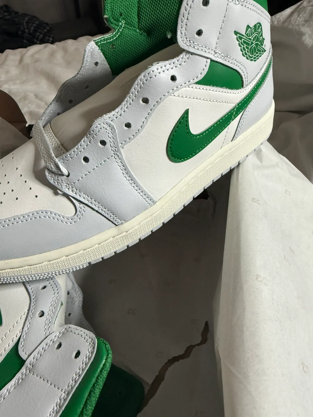 Air Jordan 1 Mid SE Sneakers - Size 10 image indicator(2)