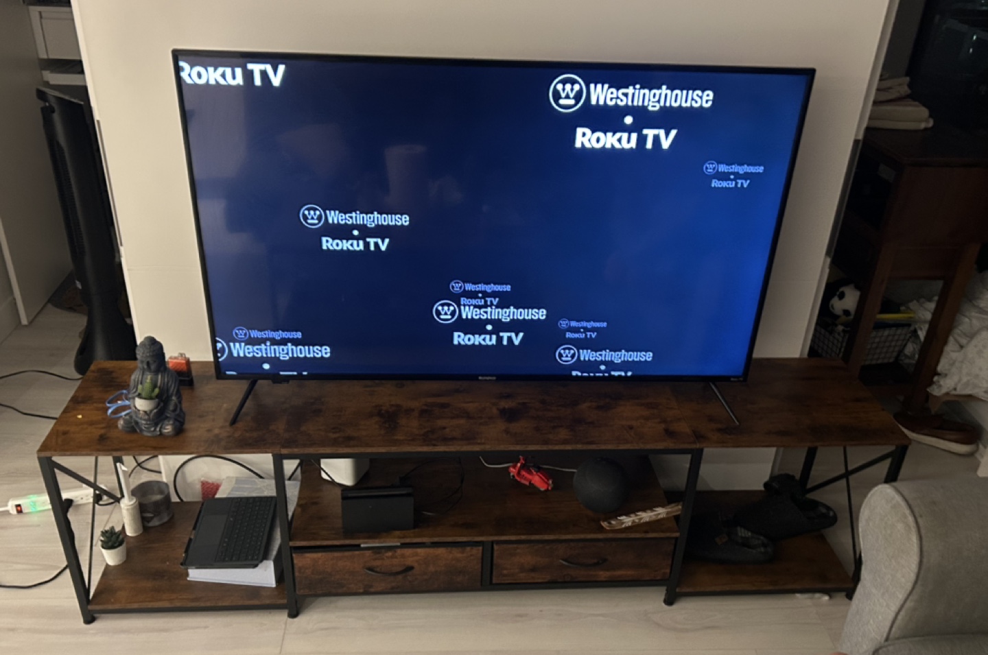 80 Inch TV Stand (very good condition) - photo 2