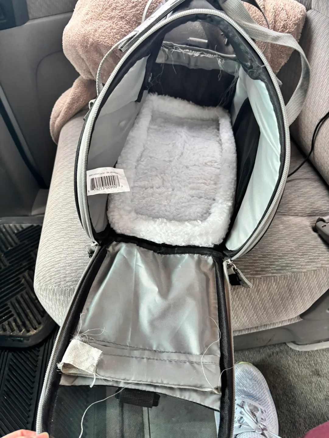 Bergen Pet Carrier - Gently Used image indicator(3)