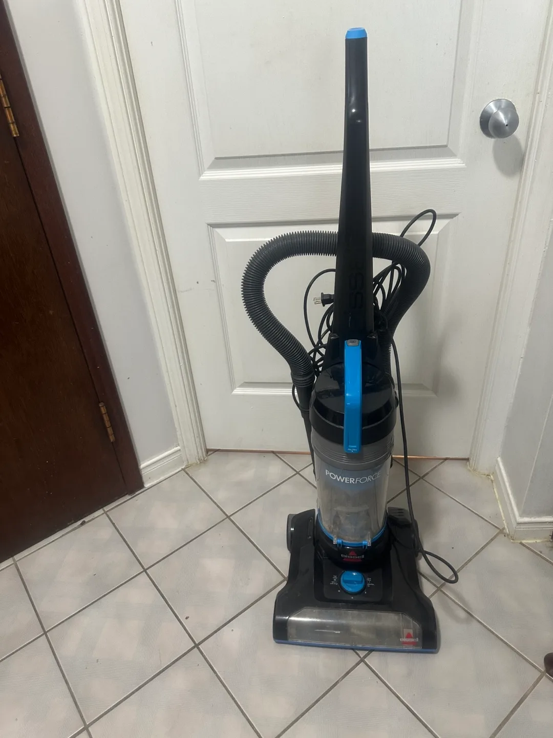 Bissell Powerforce Bagless Upright Vacuum Cleaner image indicator(2)
