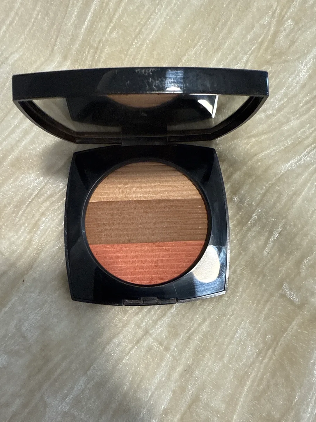Chanel Les Beiges Healthy Glow Sun-Kissed Powder image indicator(2)