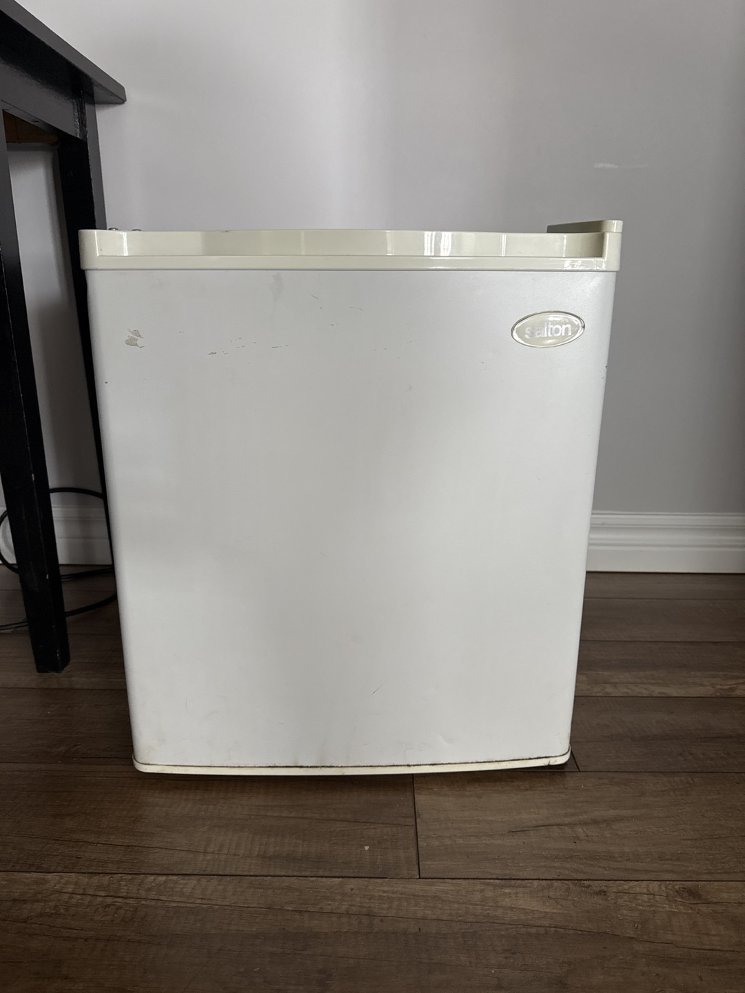 Salton CF-2019 Mini Fridge