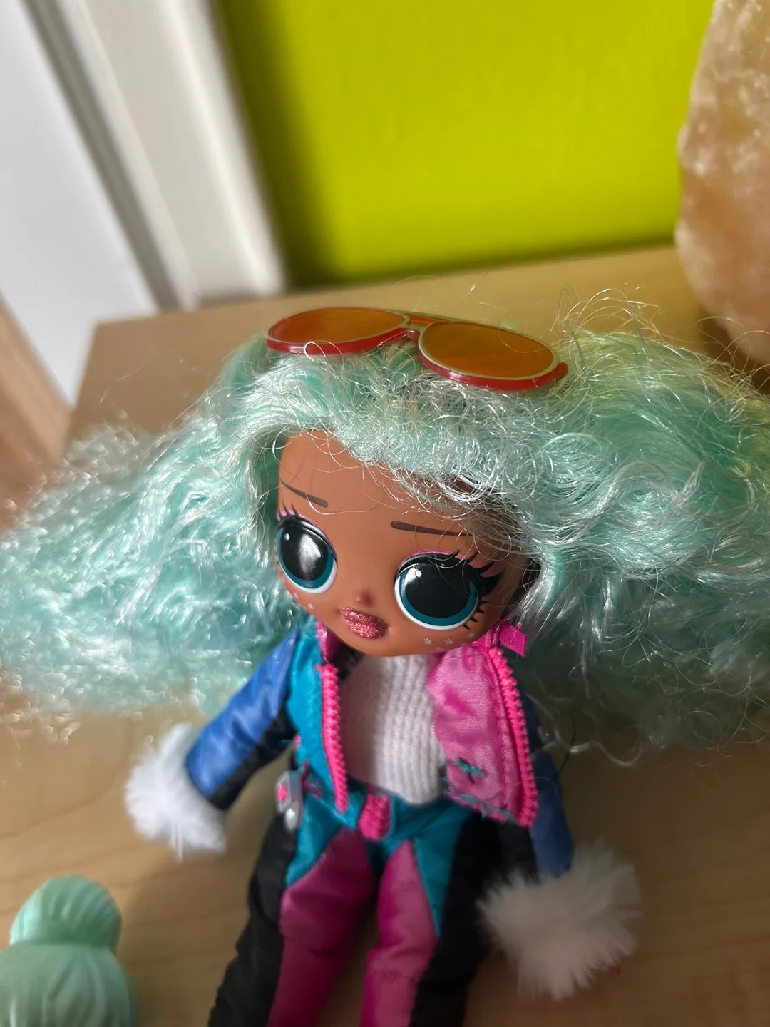 LOL OMG Winter Doll Icy Gurl & Lil Sister Set 1 image indicator(4)