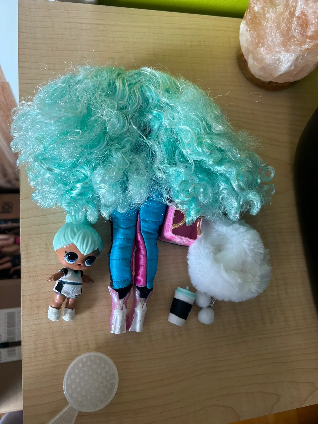 LOL OMG Winter Doll Icy Gurl & Lil Sister Set 1 image indicator(6)