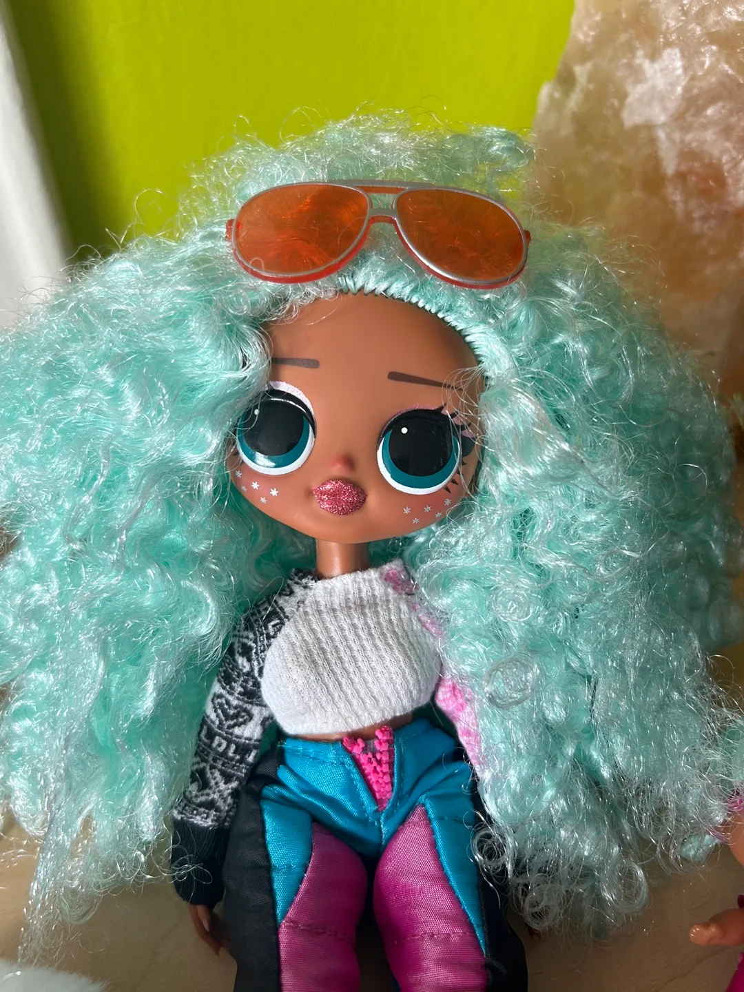 LOL OMG Winter Doll Icy Gurl & Lil Sister Set 2 image indicator(2)