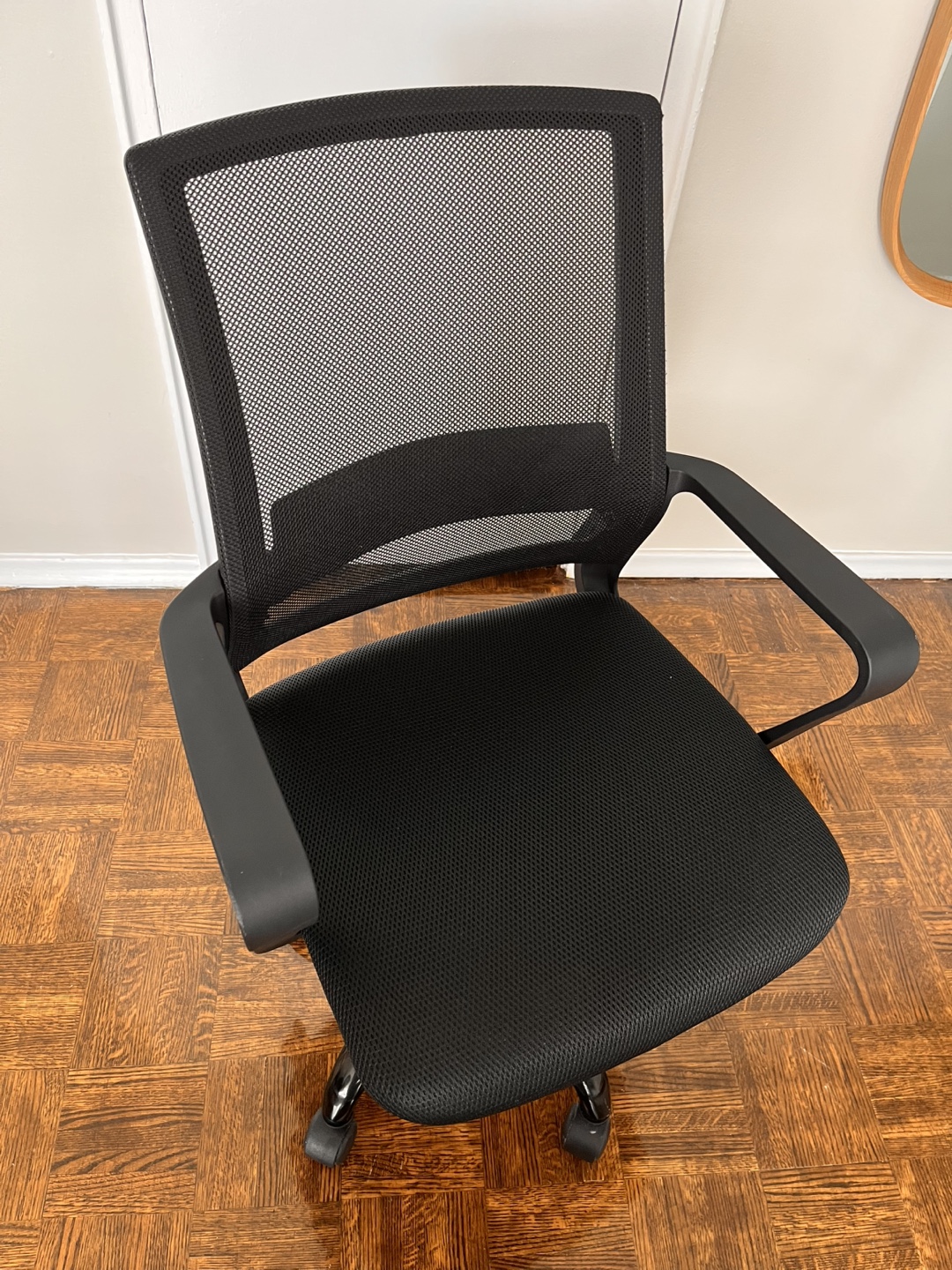 Black Mesh Office Chair with Adjustable Height - photo 2