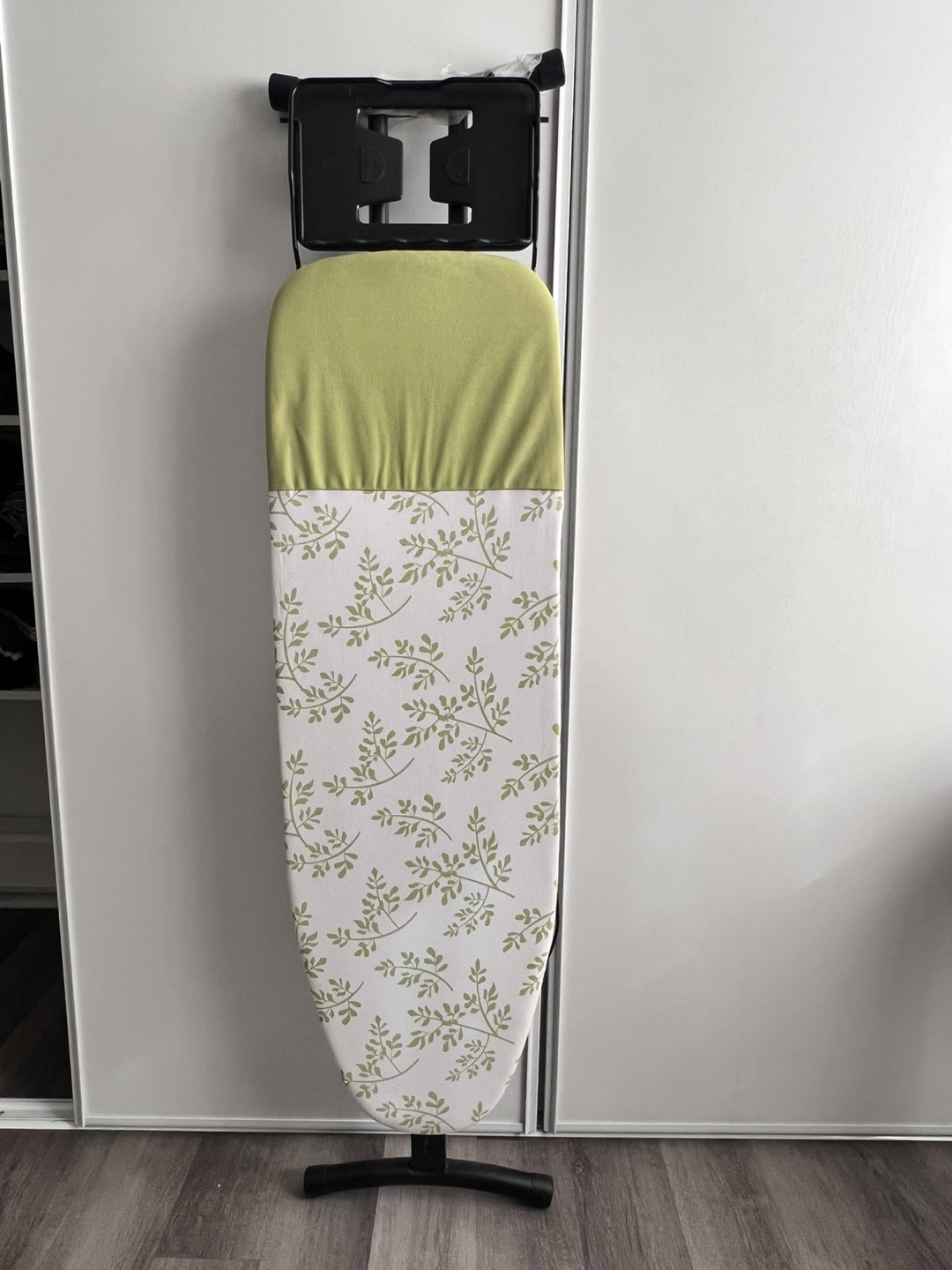 Moving Sale : Ironing Board with Leaf Design Cover - photo 2