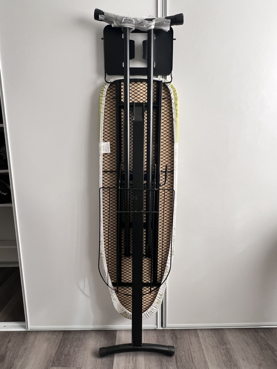Moving Sale : Ironing Board with Leaf Design Cover - photo 3
