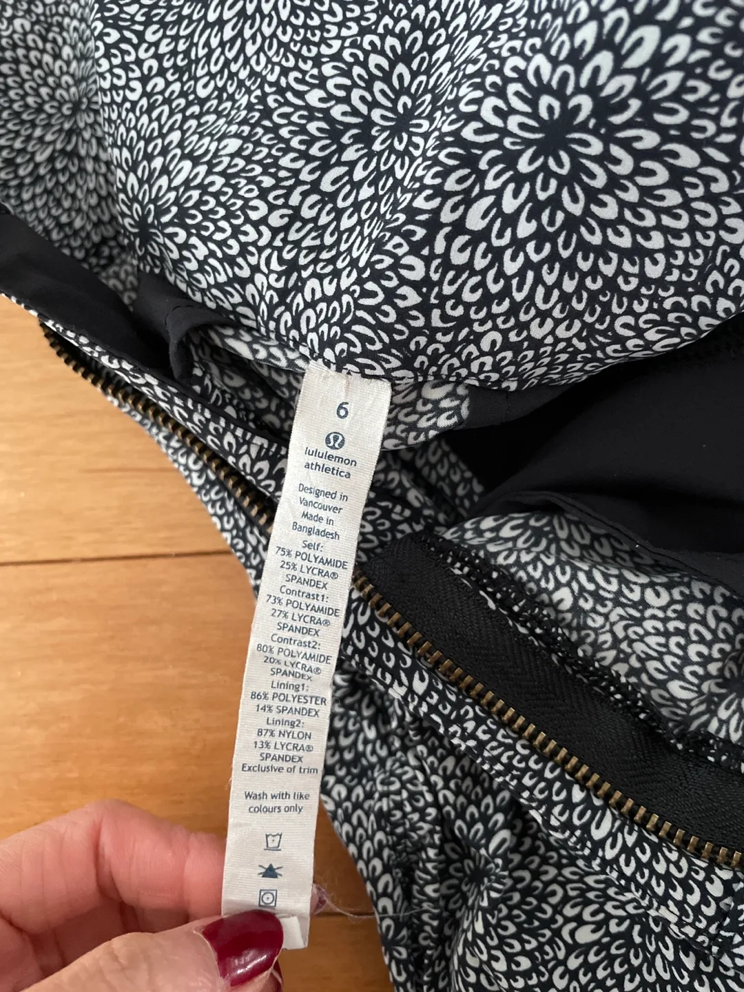 Lululemon Black and White Leggings image indicator(3)