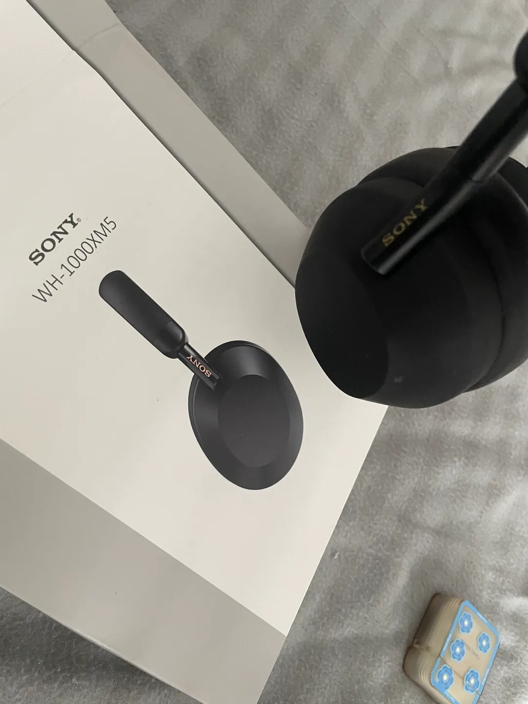 Sony WH-1000XM5 Wireless Noise Cancelling Headphones image indicator(2)