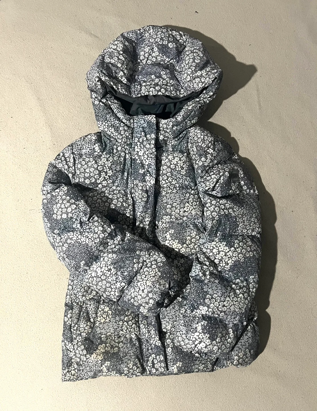 GapKids Girls' Size (8) Medium Floral Puffer Jacket image indicator(2)