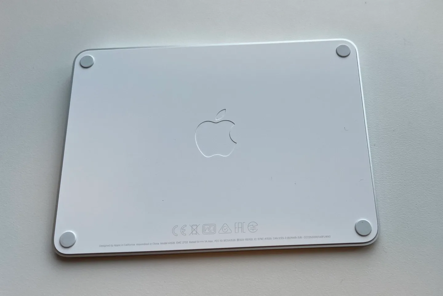Apple Magic Trackpad - White image indicator(2)