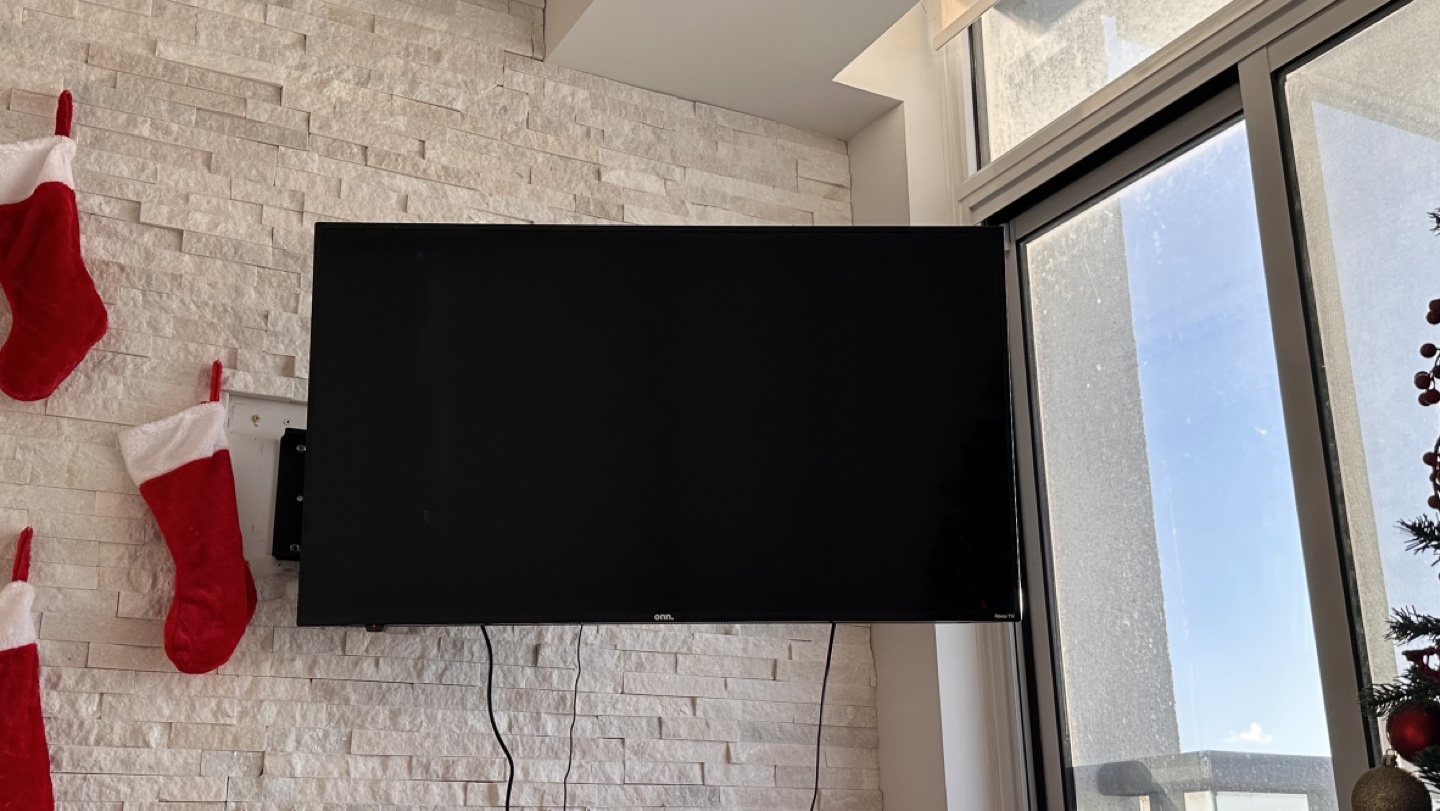 ONN. 40 inch Smart TV - photo 2