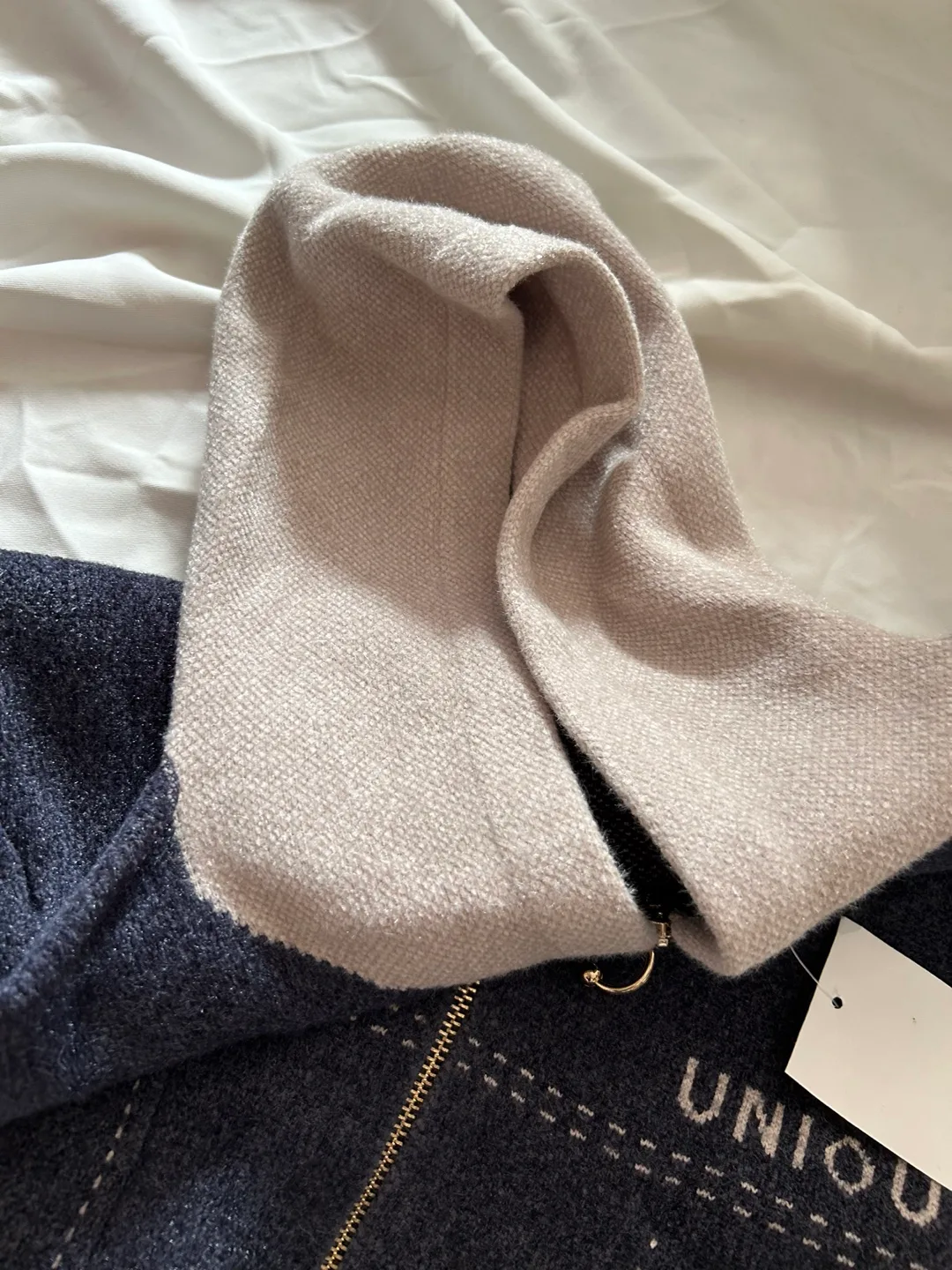 Unique Design Zip-Up Hooded Cardigan Sweater image indicator(2)