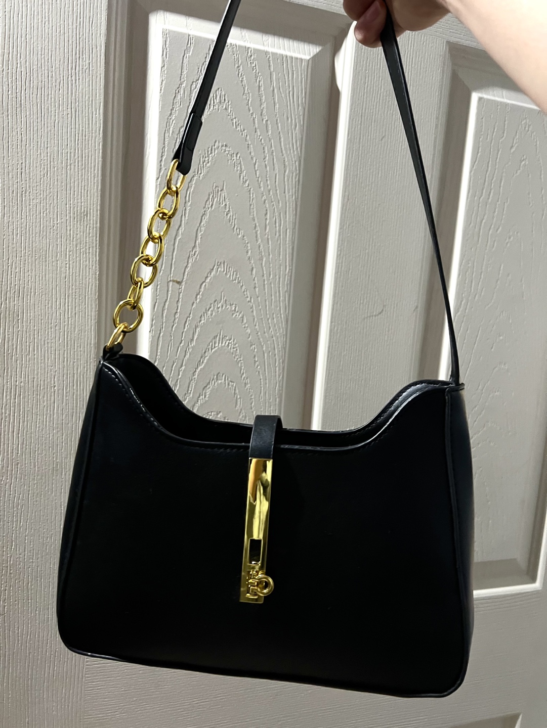 Black Shoulder Bag with Gold Chain Detail - photo 2