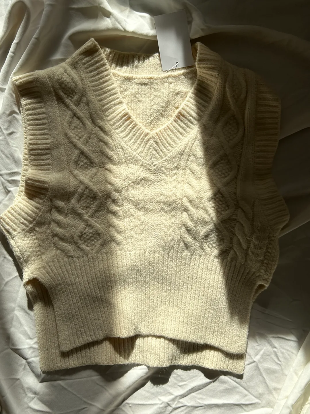 Cream Cable Knit Sleeveless Sweater Vest image indicator(2)