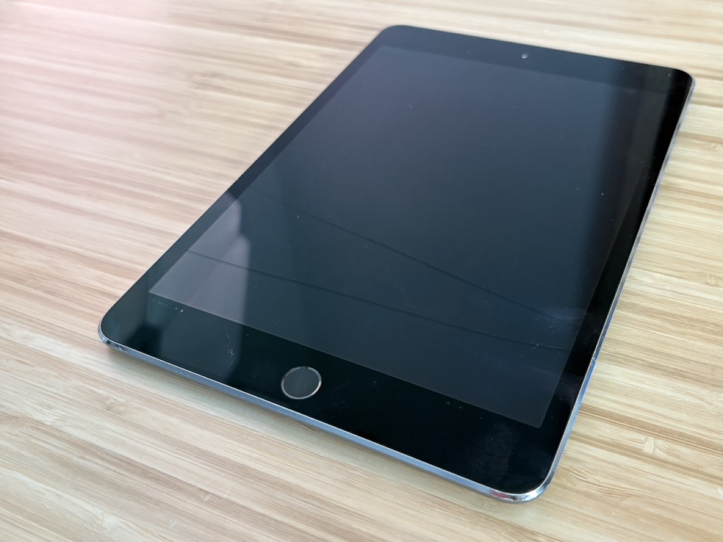 iPad Mini 4 32gb - Small Crack - photo 3