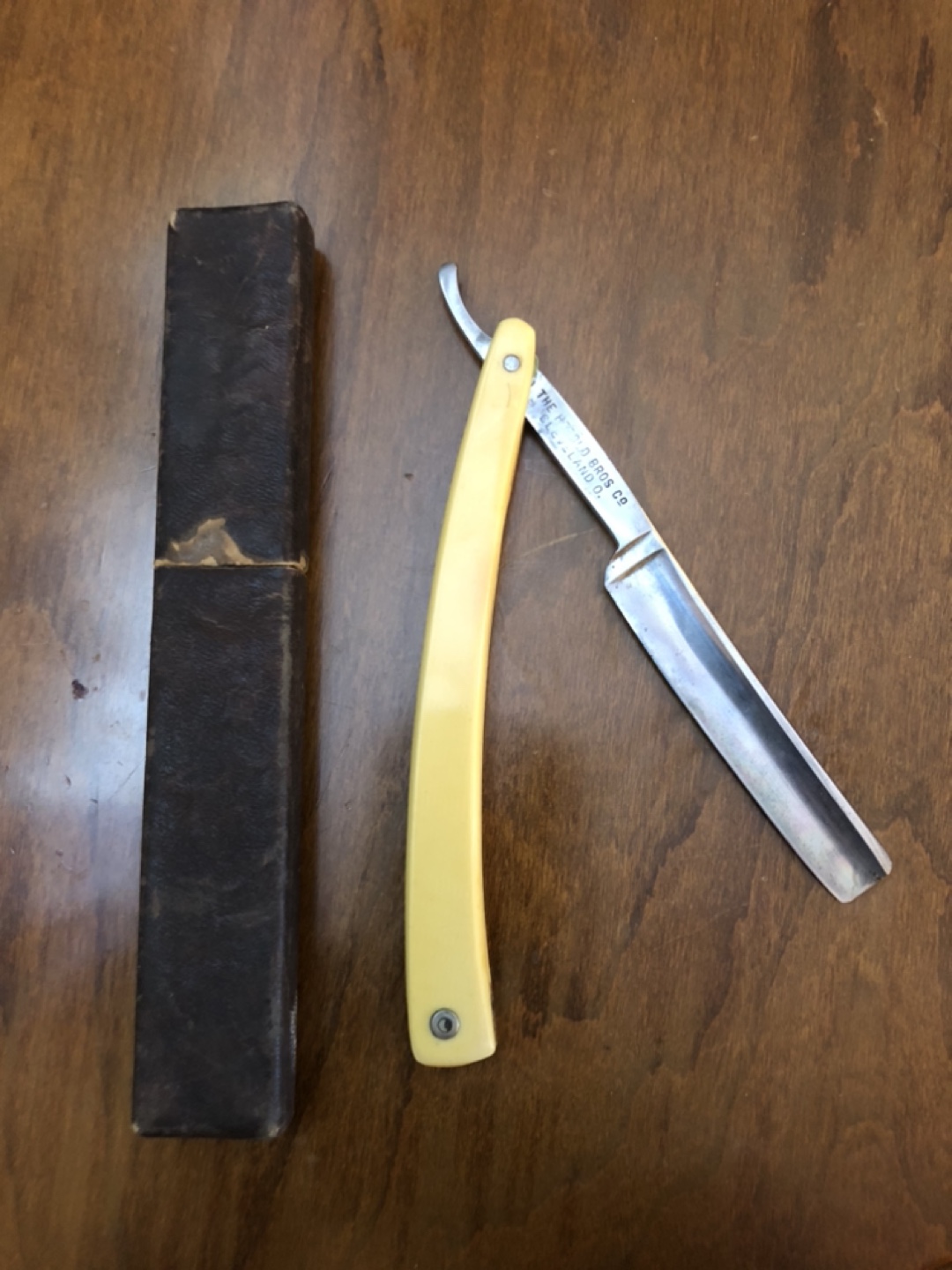 Antique straight razor Herold bros. Co. With original case