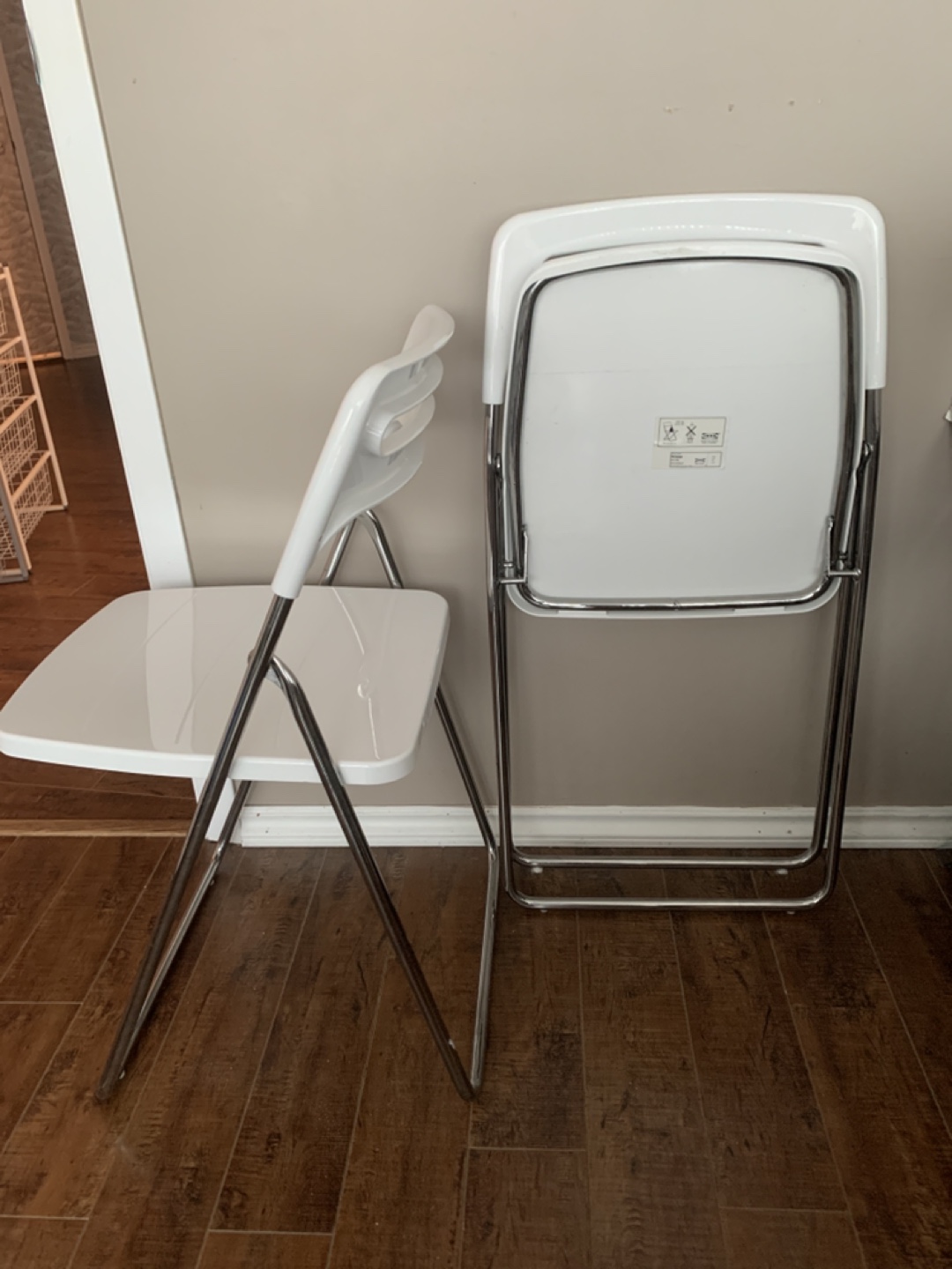 Pair of White Folding Chairs, IKEA NISSE - photo 2
