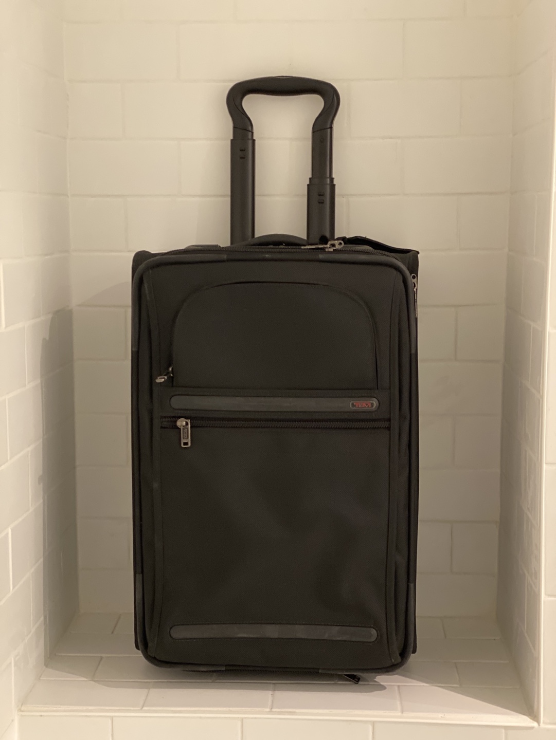 TUMI Alpha 22020D4 Up right Expandable carry on
