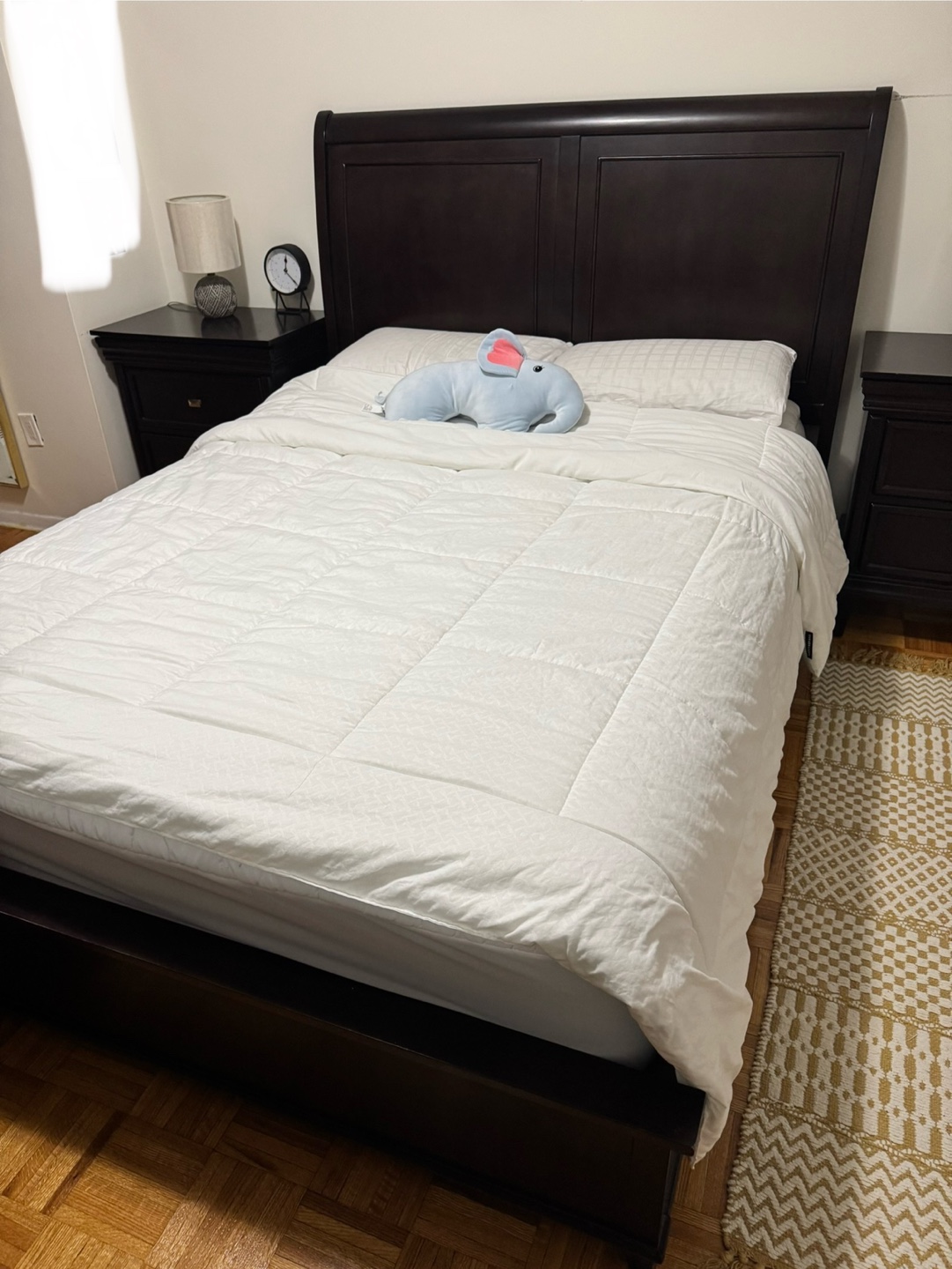 Dark Brown Bedroom Set - Queen Sized - photo 4