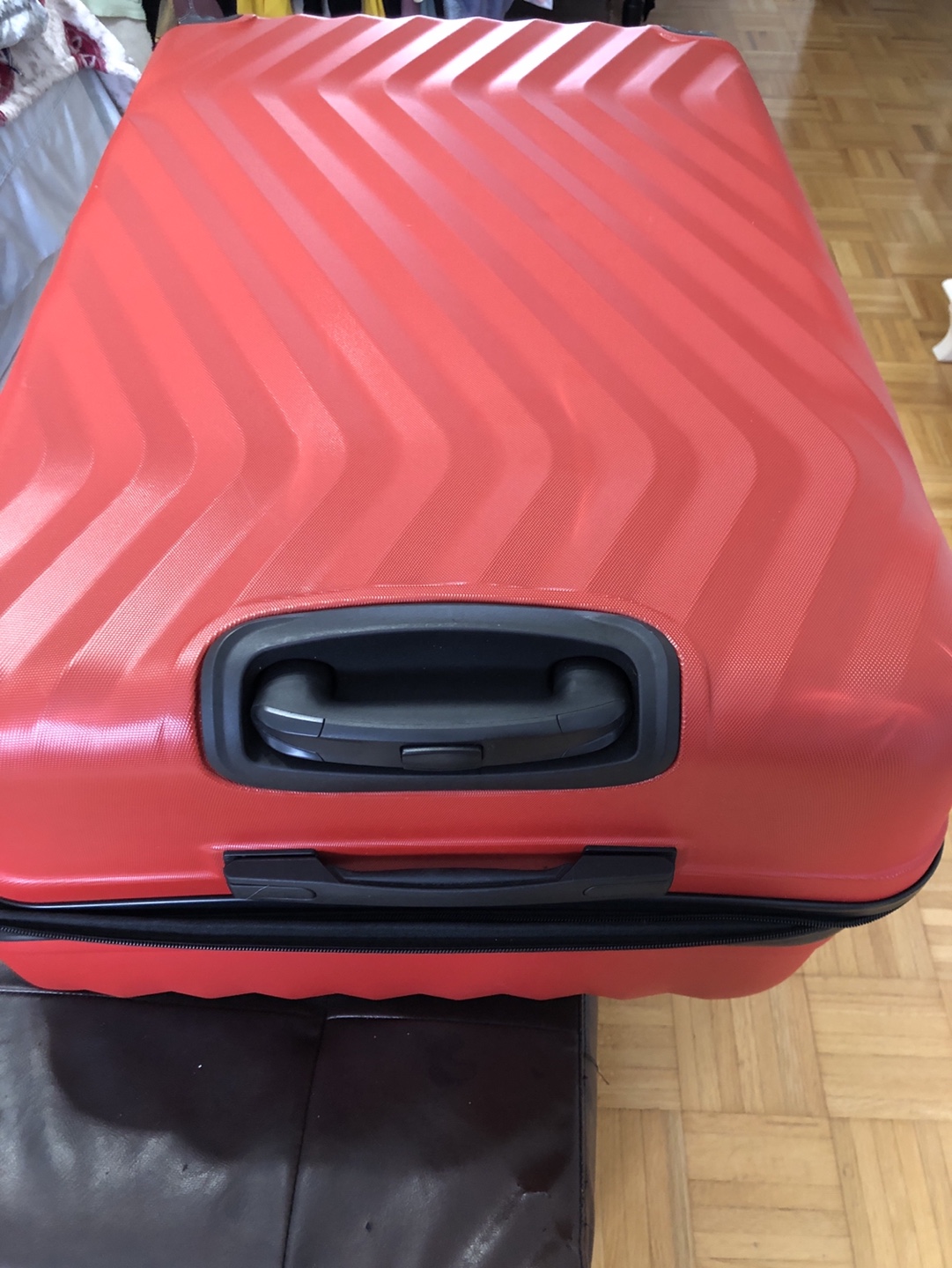 Large Red Tucci Checked Suitcase - photo 2