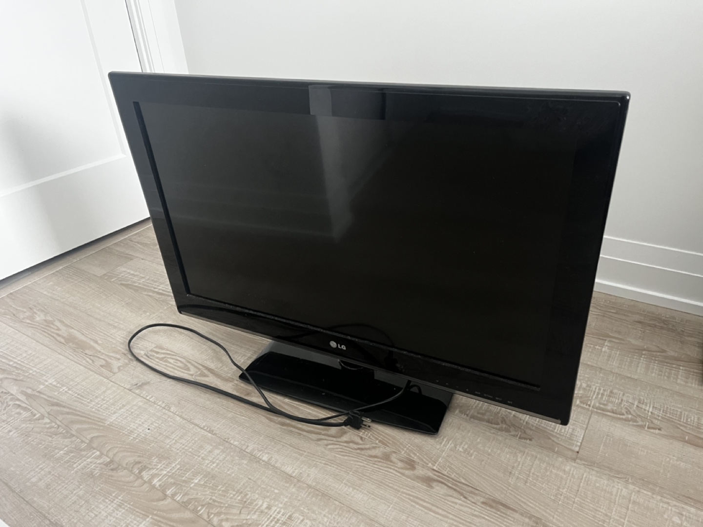 LG 32CS460 32” LCD HDTV
