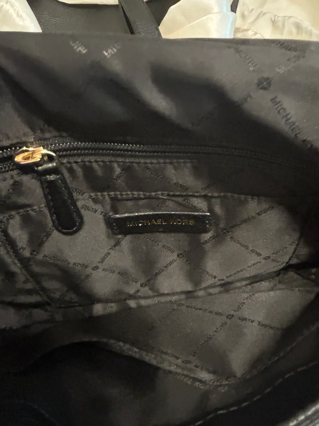 Michael Kors Black Bedford Leather Shoulder Bag image indicator(7)