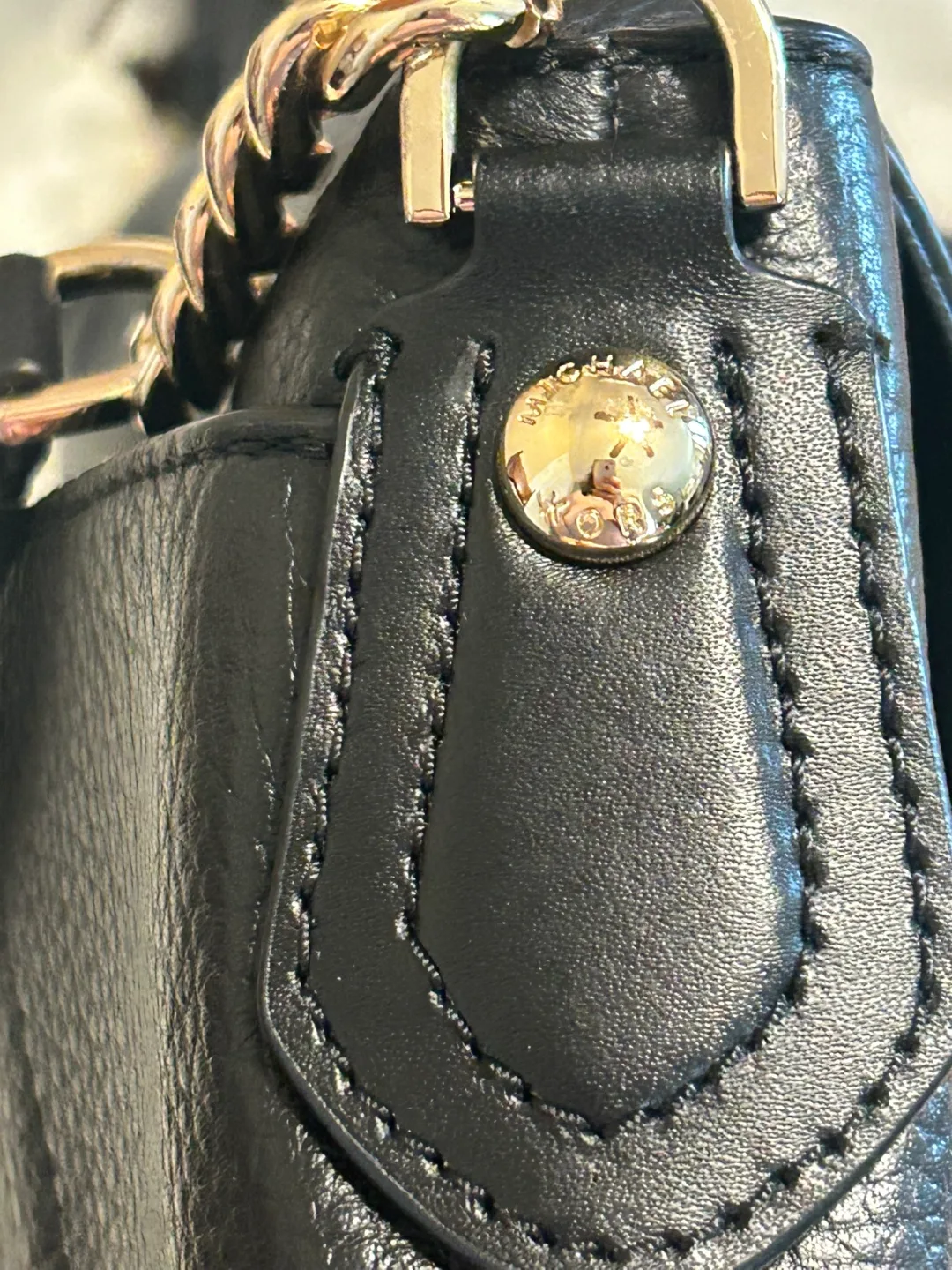 Michael Kors Black Bedford Leather Shoulder Bag image indicator(9)