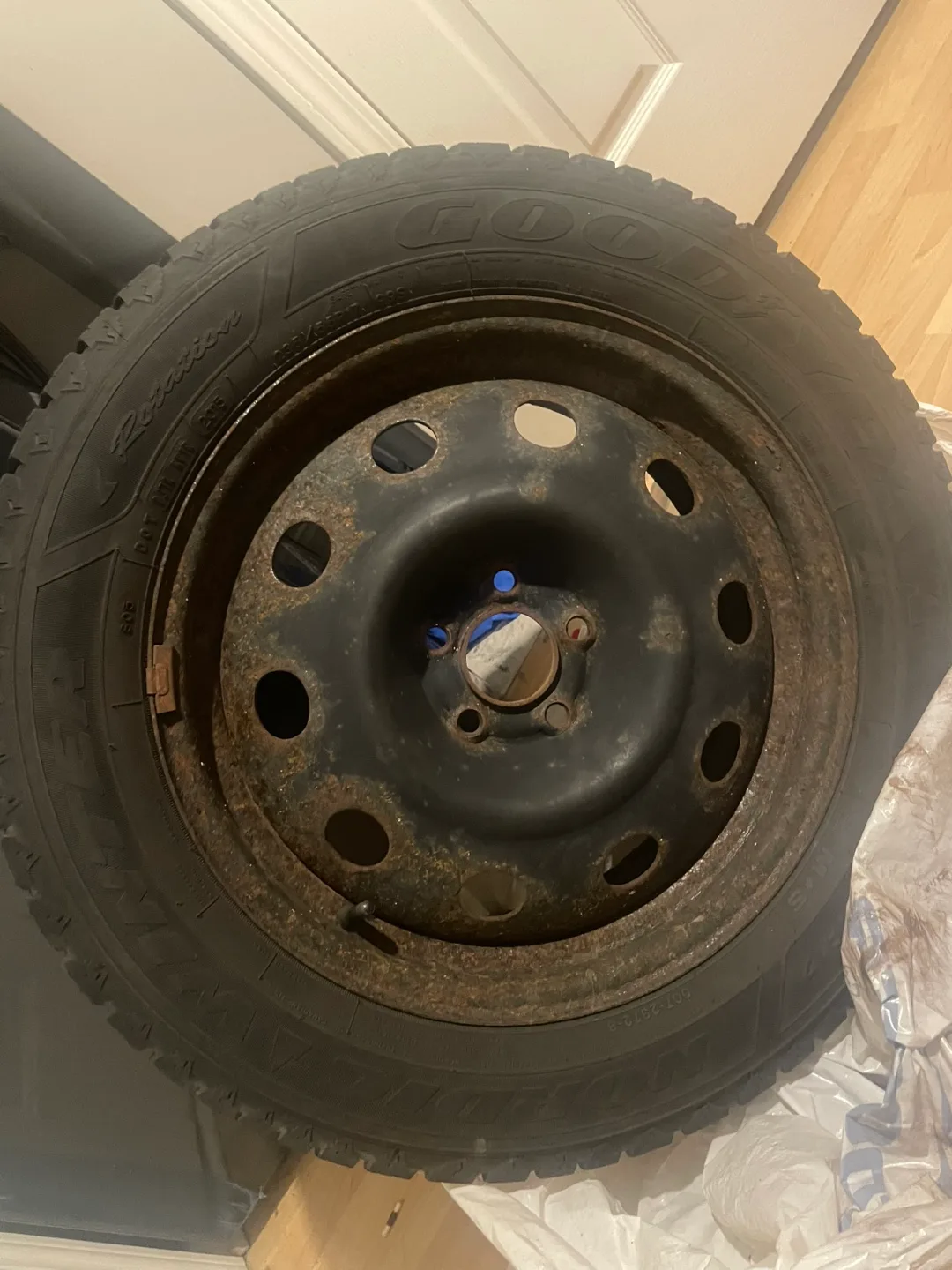 Goodyear winter tire size 235/55r17 image indicator(3)