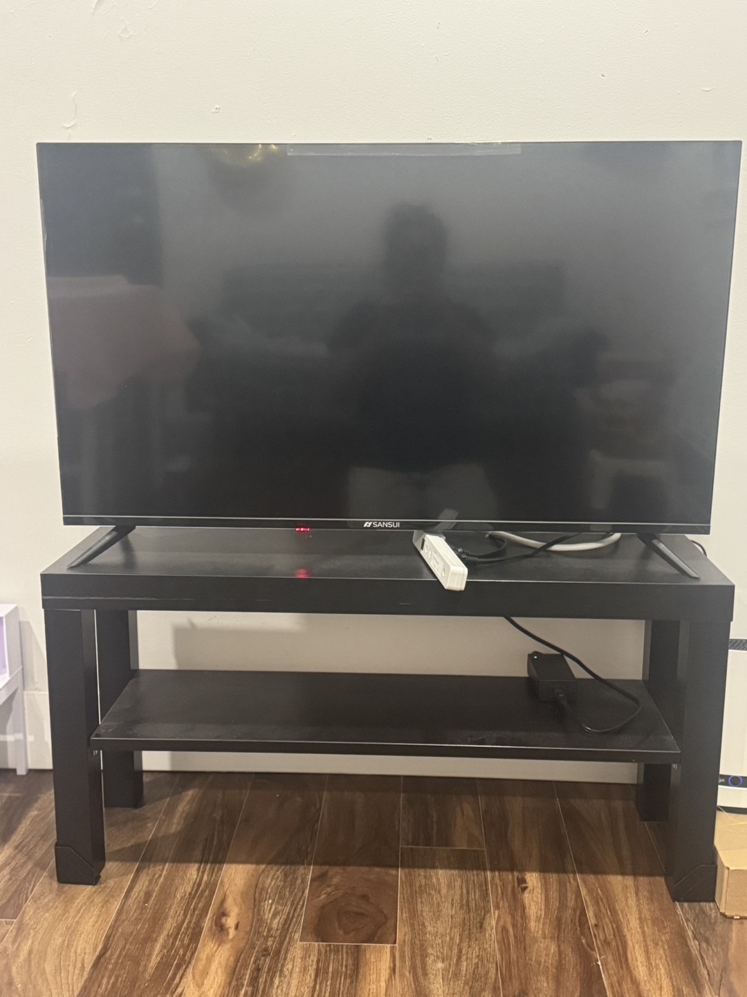 Sansui Smart TV 40” with Ikea stand