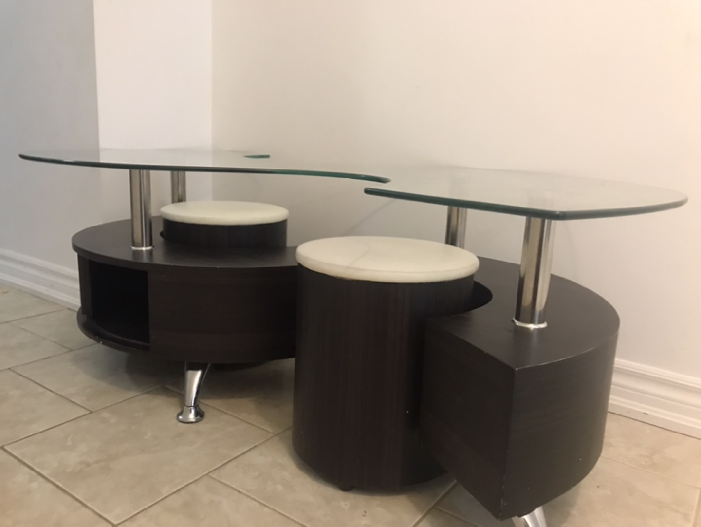 Modern Glass Top Coffee Table with Two Ottomans - photo 4