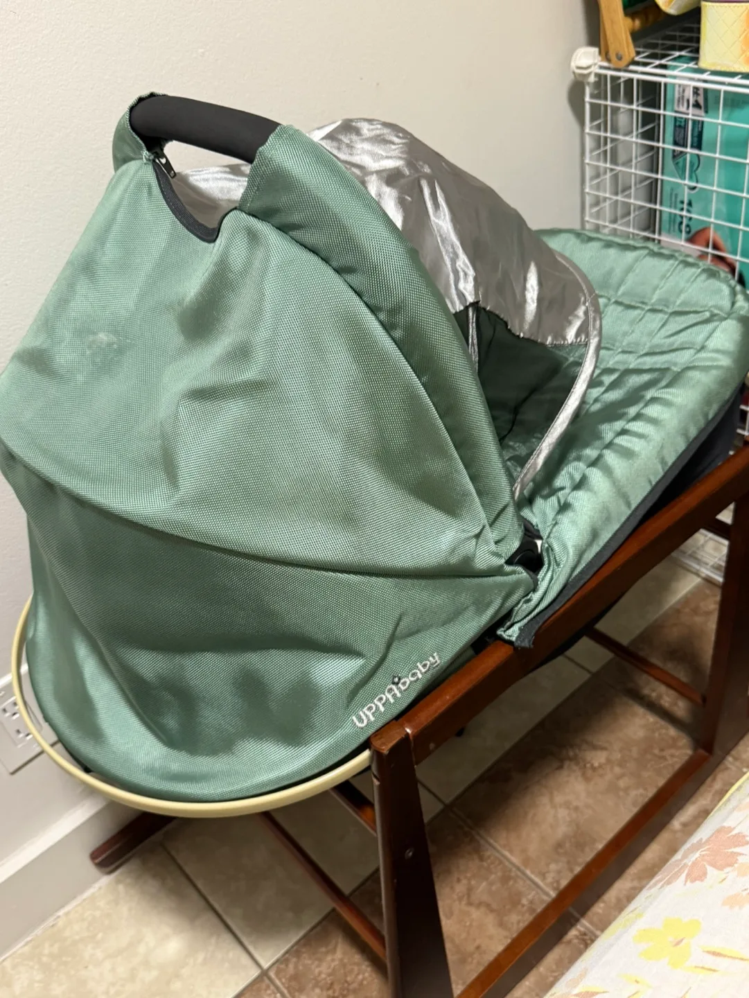 Upababy Bassinet and Kamik Baby Boots image indicator(2)