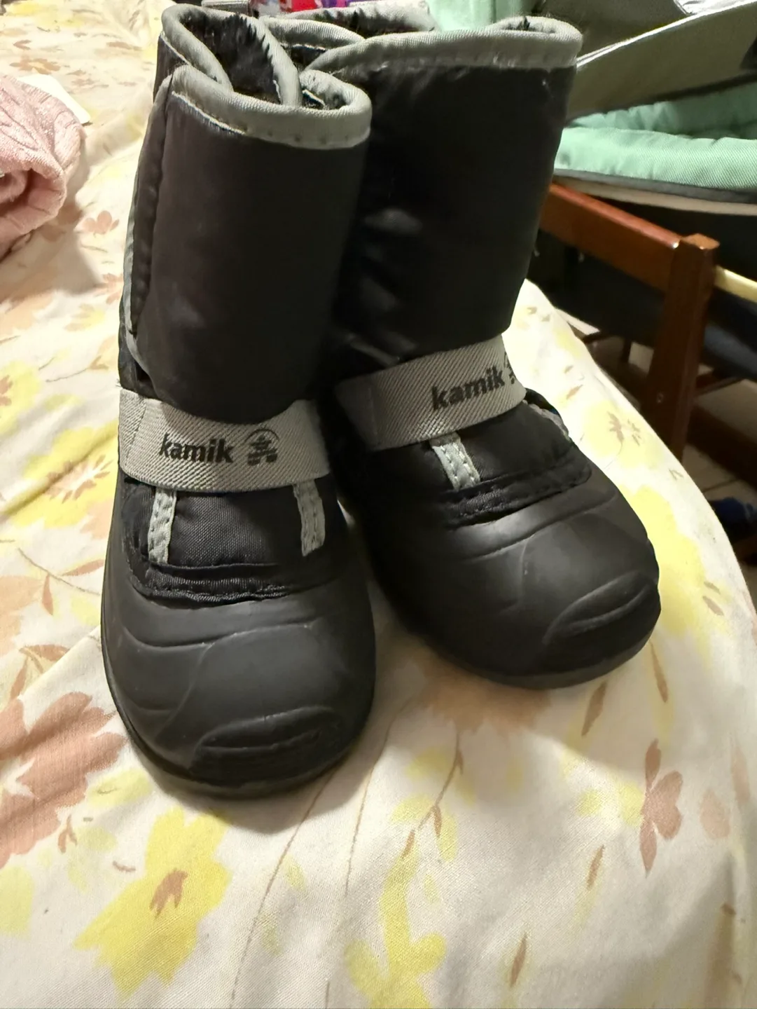 Upababy Bassinet and Kamik Baby Boots image indicator(5)