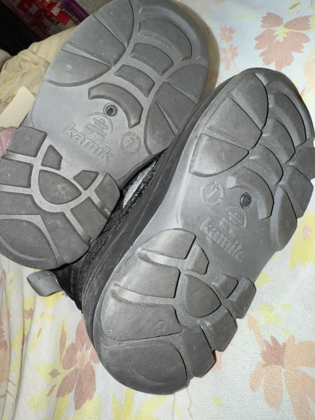 Upababy Bassinet and Kamik Baby Boots image indicator(6)