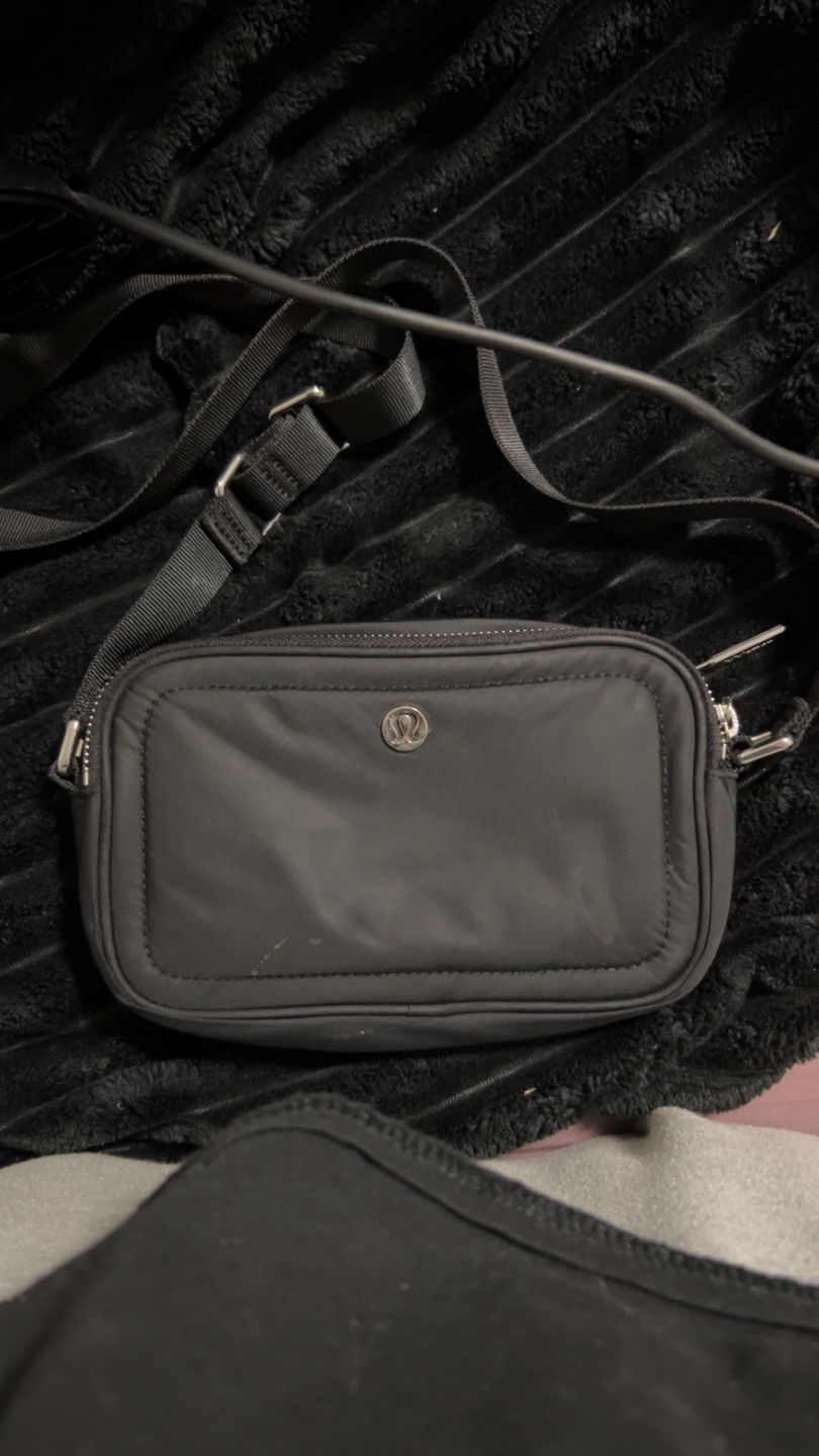 Lululemon Black Crossbody Bag - photo 2